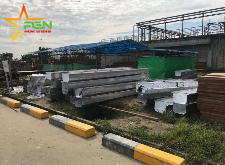 CHẾ TẠO SẢN PHẨM MÁNG THU NƯỚC GUTTER VÀ NẮP ĐẬY GRATING INOX DÀNH CHO CÁC NHÀ MÁY THỰC PHẨM , BIA , RƯỢU, NƯỚC GIẢI KHÁT