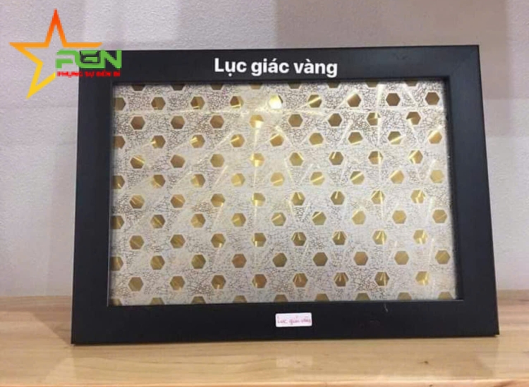 TẤM INOX HOA VĂN LỤC GIÁC VÀNG