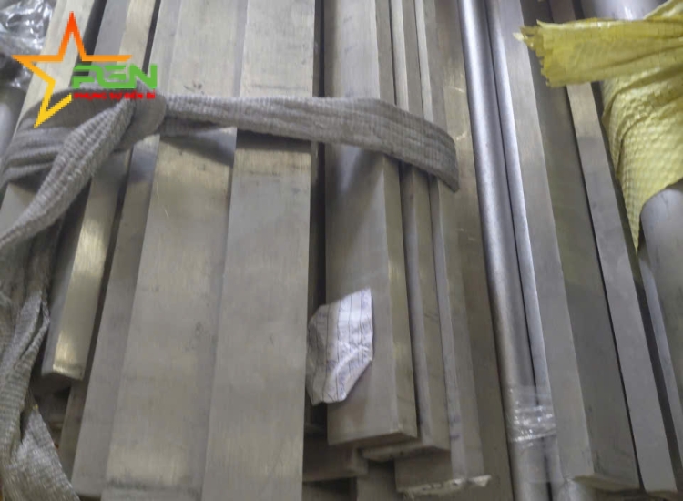 THANH LA ĐÚC 304 SỌC XƯỚC : 40 x 8.0 x 4000/6000MM/HL- LẬP LÀ INOX - Stainless Steel Flat Bar