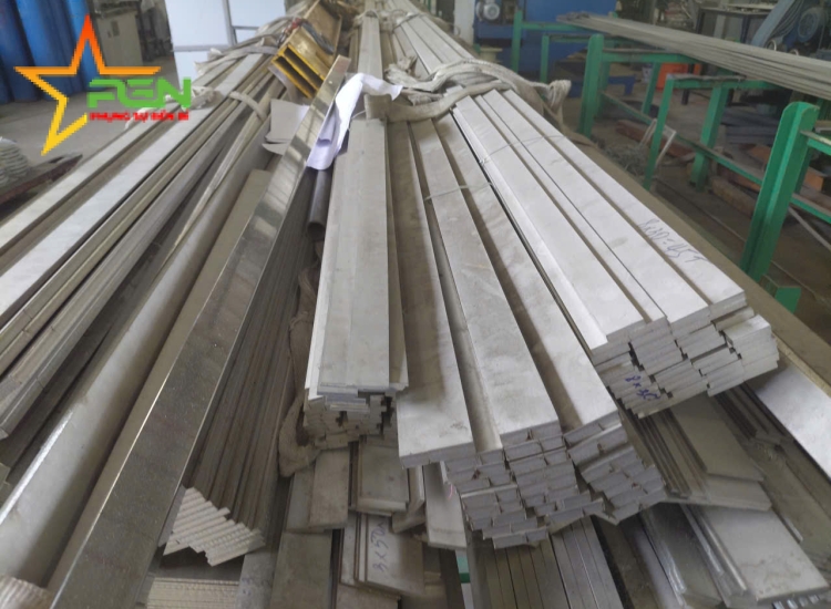 LA ĐÚC 304 SỌC XƯỚC : 25 x 3.0 x 6000/HL- Stainless Steel Flat Bar