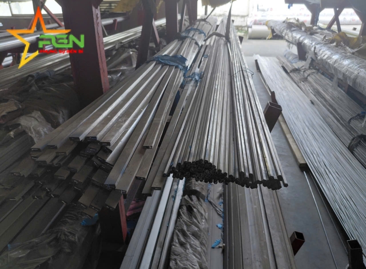 THANH LA ĐÚC 304 SỌC XƯỚC : 50 x 6.0 x 4000/6000MM/HL- LẬP LÀ INOX- Stainless Steel Flat Bar