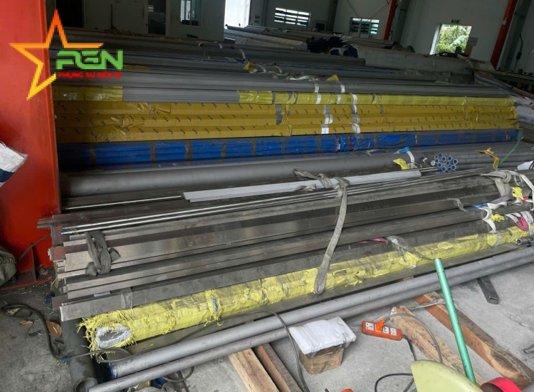 THANH LA ĐÚC 304 SỌC XƯỚC : 50 x 12 x 4000/6000MM/HL- LẬP LÀ INOX - Stainless Steel Flat Bar